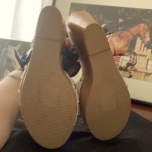 Like New Worn once black&white patent leather heal - Picture 4 of 5